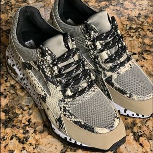 Steve Madden cliff (Snake Print)